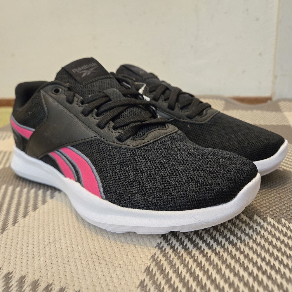 NWT Reebok DART Training 2.0 Shoes – Women’s Size 6